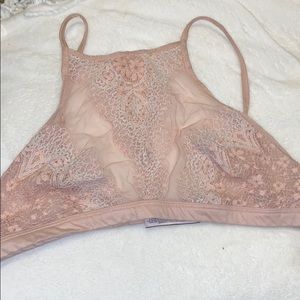 Barlette - Neck High